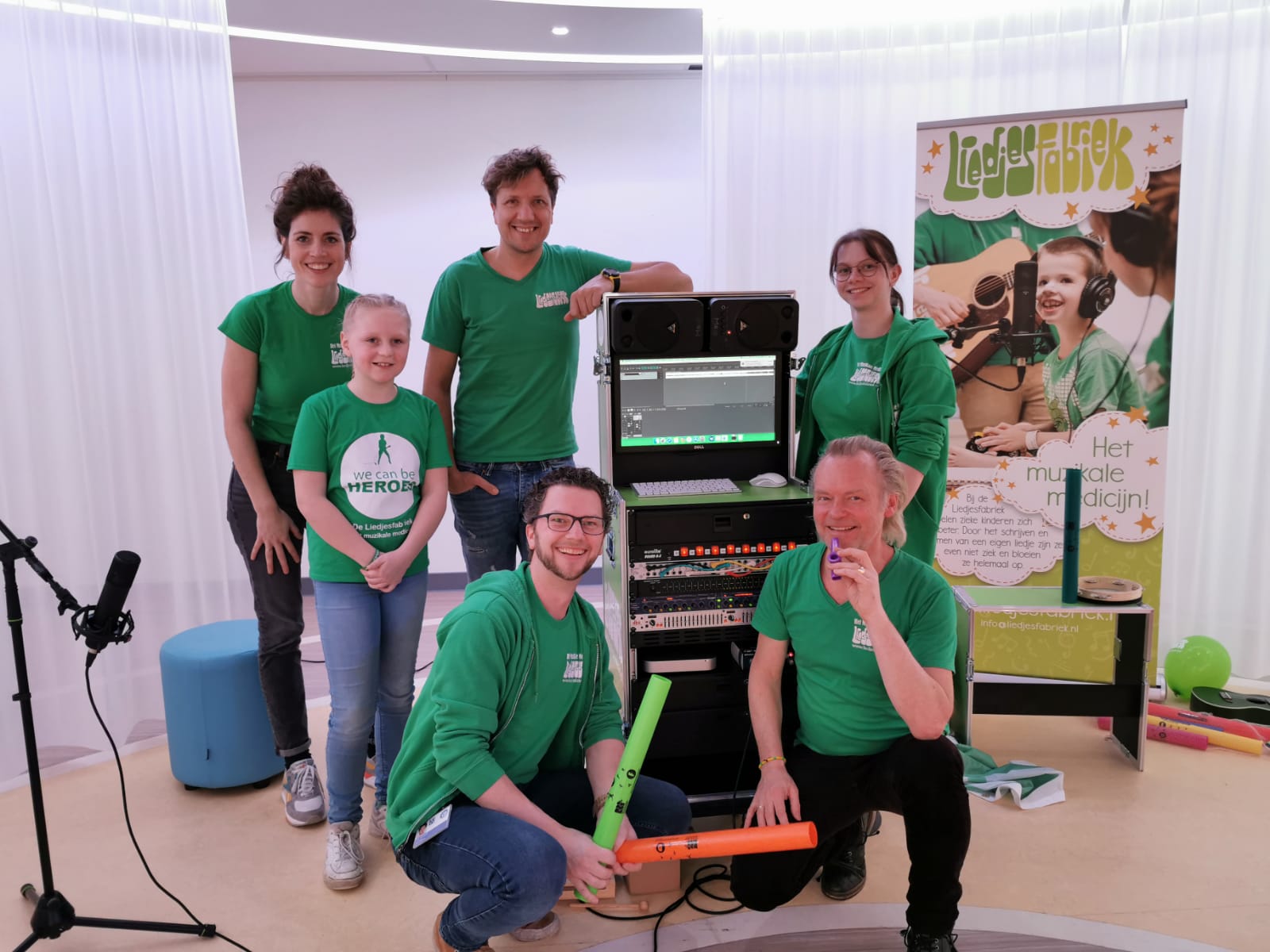 groepsfoto met alle liedjesfabriekers yinthe en klaas